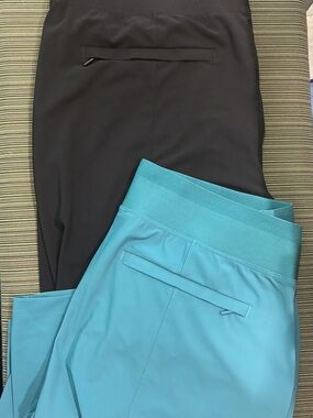Women’s Athleta Performance shorts in Black Teal 14 walking active summer